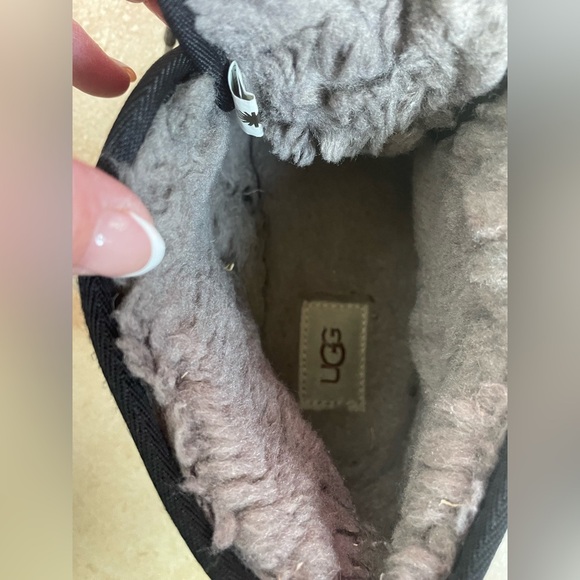 UGG Men's Black Neumel Suede Casual Lace Up Boots; size 11 - Picture 7 of 9